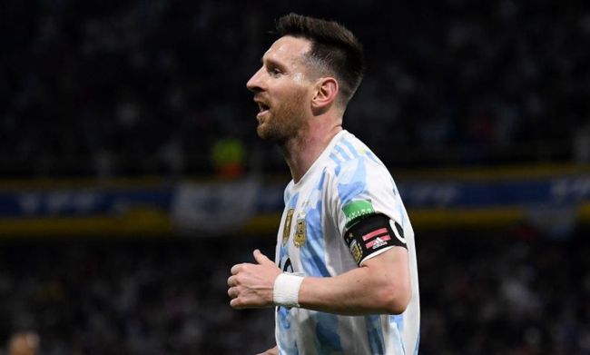 跟女演员同居